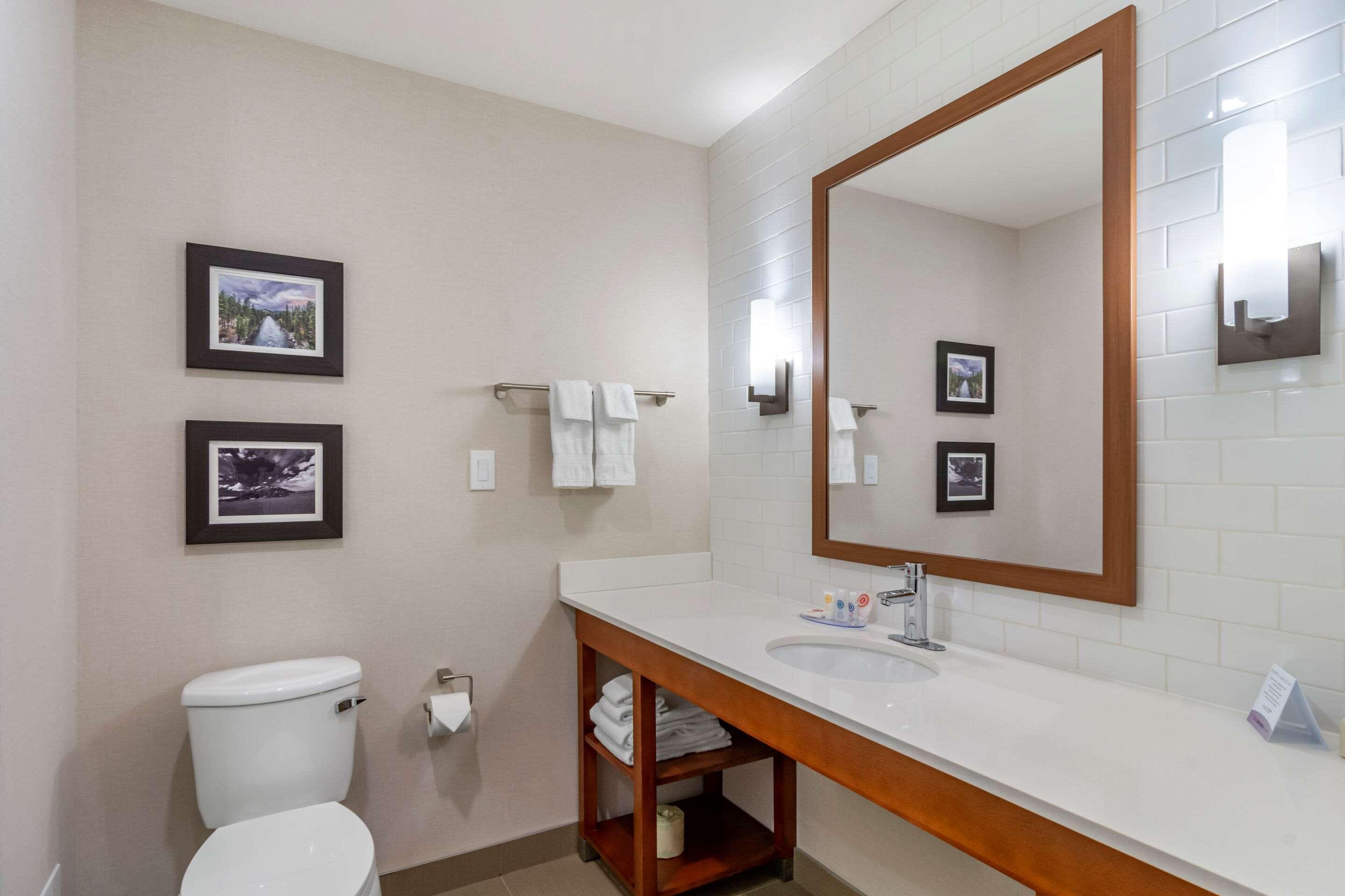 Comfort Inn & Suites Valemount Eksteriør billede