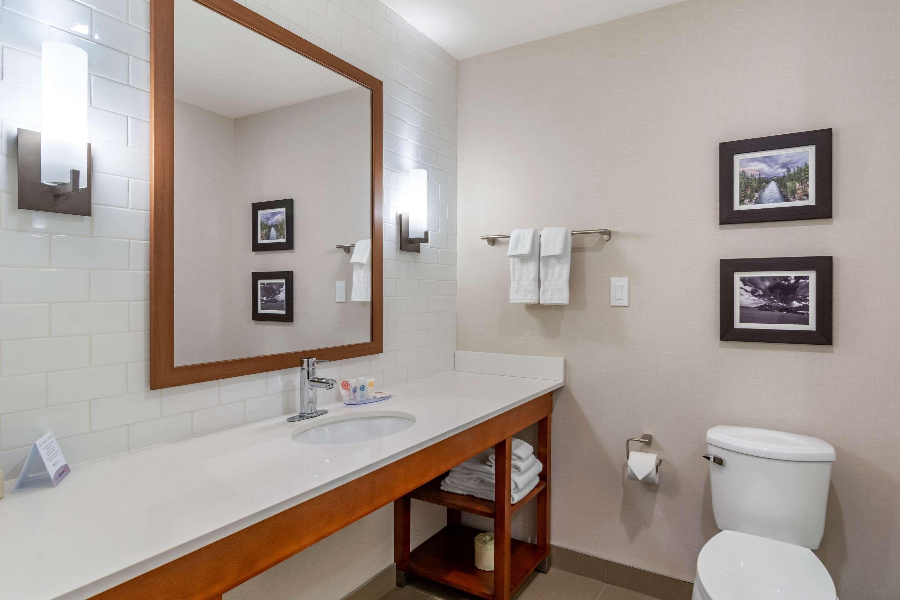 Comfort Inn & Suites Valemount Eksteriør billede