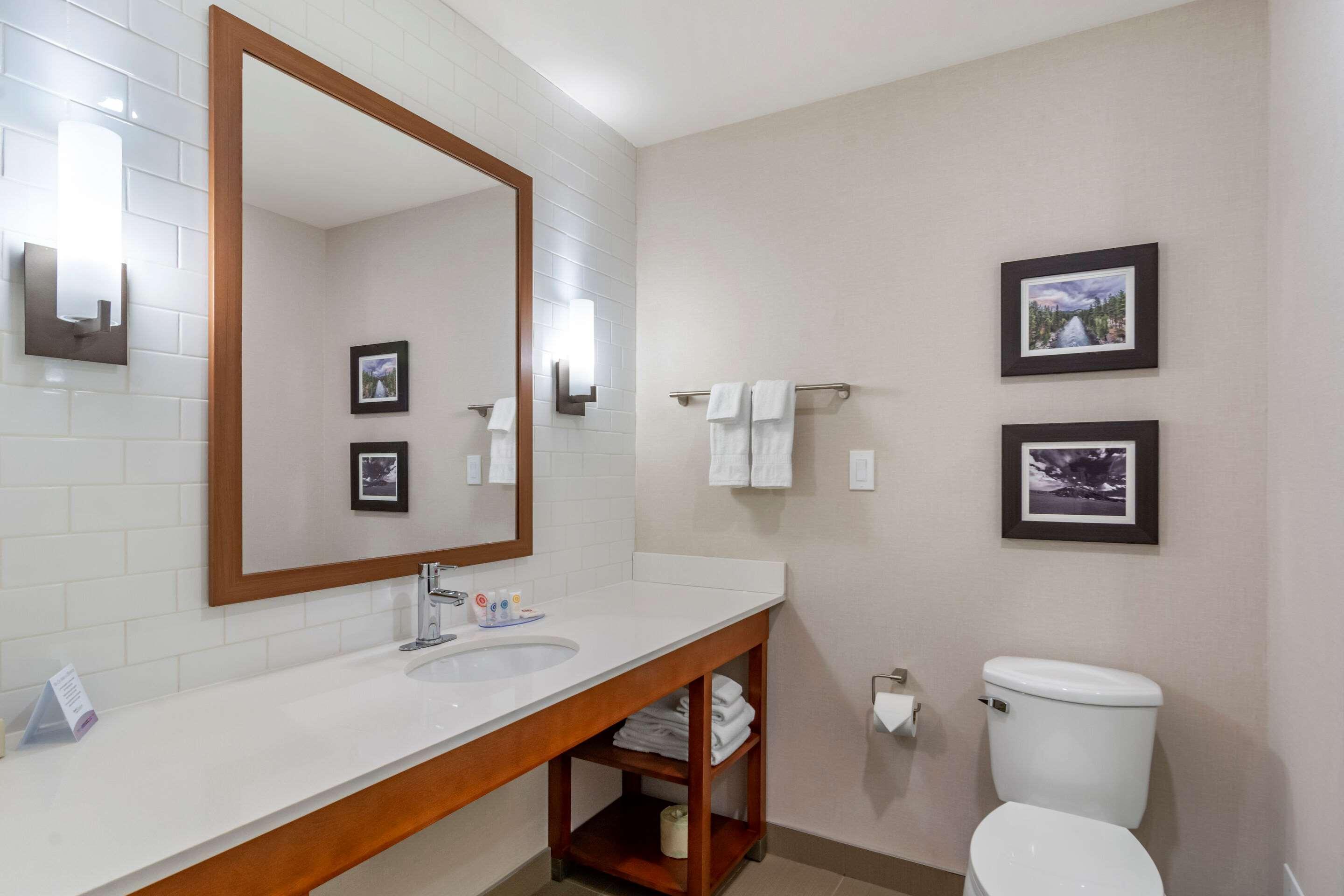 Comfort Inn & Suites Valemount Eksteriør billede