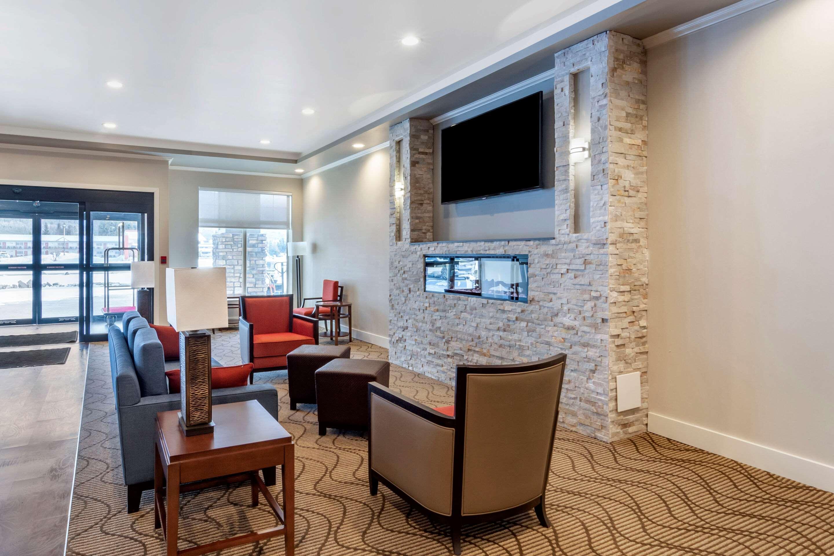 Comfort Inn & Suites Valemount Eksteriør billede